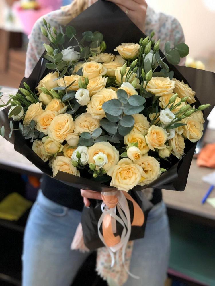 Букет цветов из: Розы и Лизиантусы в Ботово