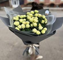 Букет Белые кустовые розы Солинеро в Ботово