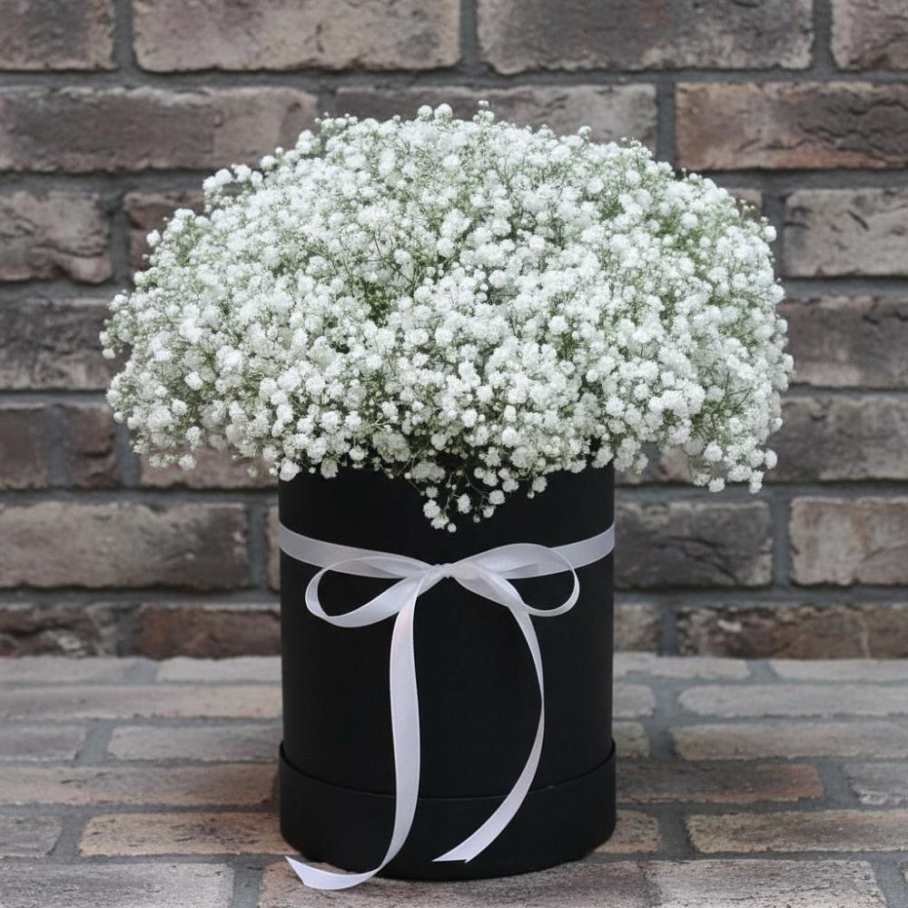 Цветочная композиция из Гипсофила в шляпной коробке в Ботово