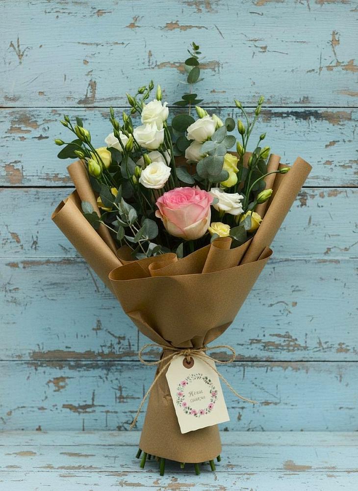 Букет цветов из: Розы и Лизиантусы в Ботово