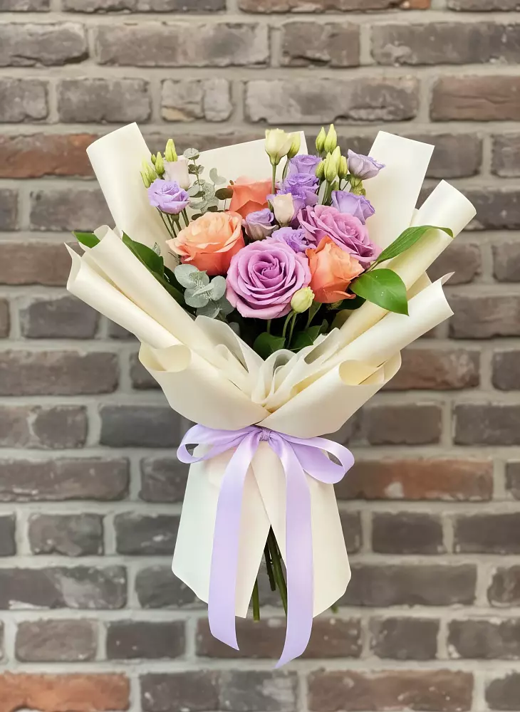 Букет цветов из: Лизиантусы и Розы в Ботово