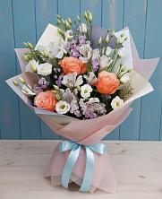 Букет цветов из:  Лизиантусы, Розы, Альстромерии и Гипсофила в Ботово