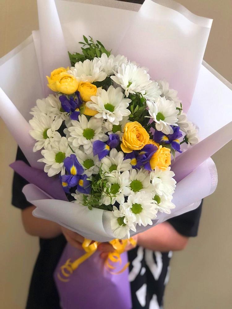 Букет цветов из: Ирисы, Хризантемы и Розы в Ботово