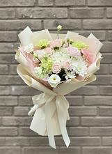 Букет цветов из:  Гвоздики, Розы, Лизиантусы и Хризантемы в Ботово