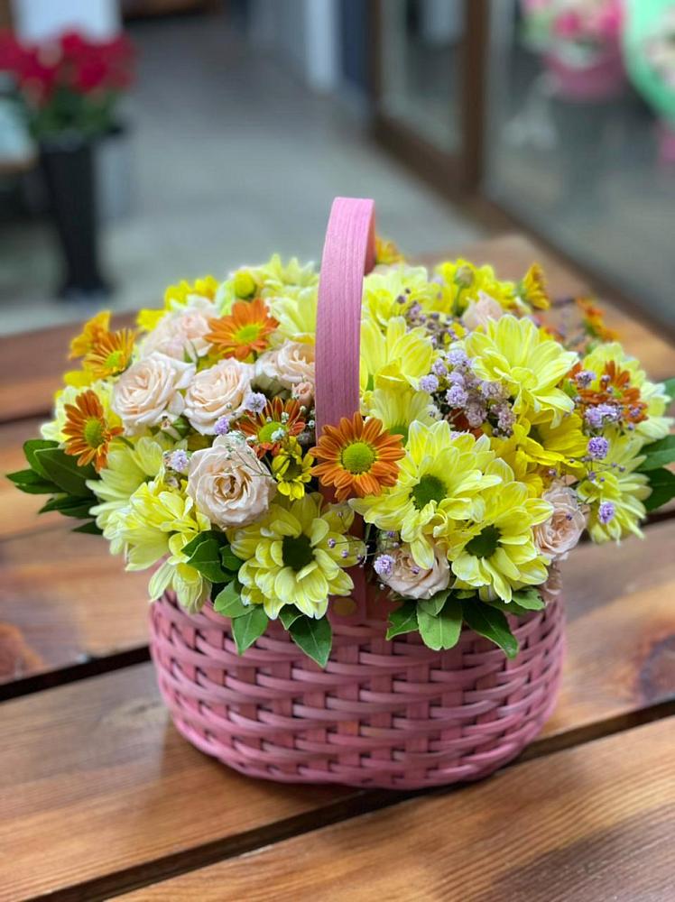 Цветочная композиция из Хризантемы и Розы в корзине в Ботово