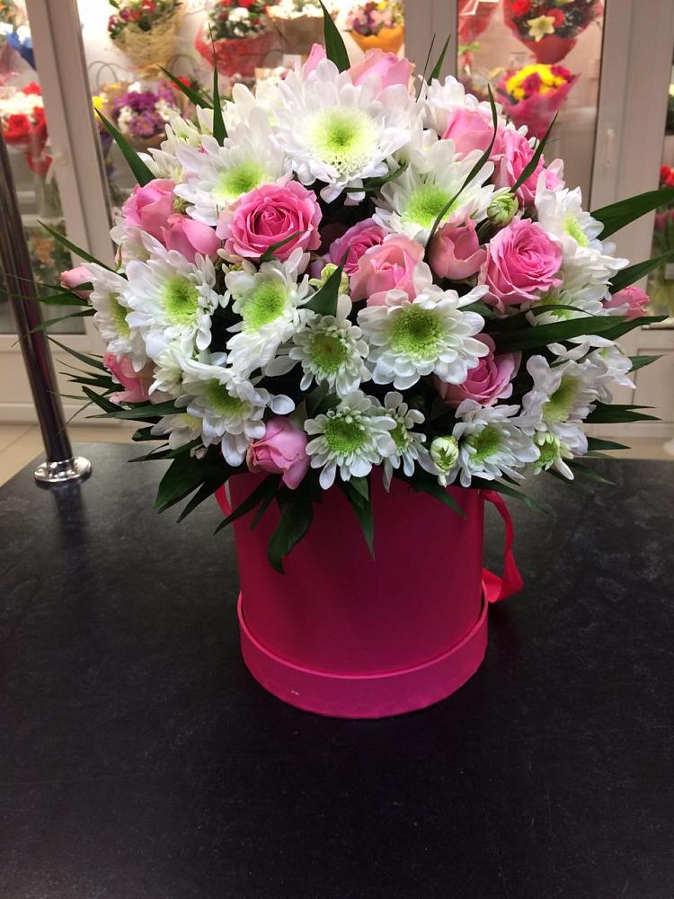 Цветочная композиция из Розы и Хризантемы в шляпной коробке в Ботово