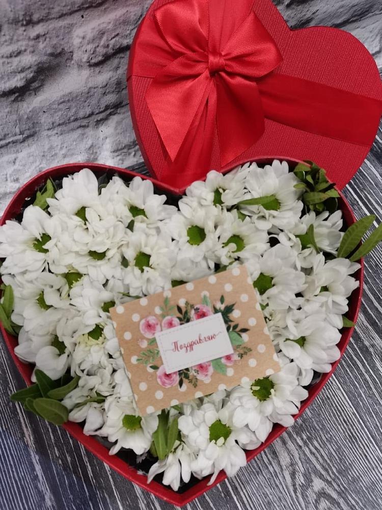 Цветочная композиция из Хризантемы в виде сердца в Ботово