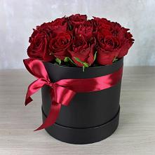 Цветочная композиция из Розы в шляпной коробке в Ботово