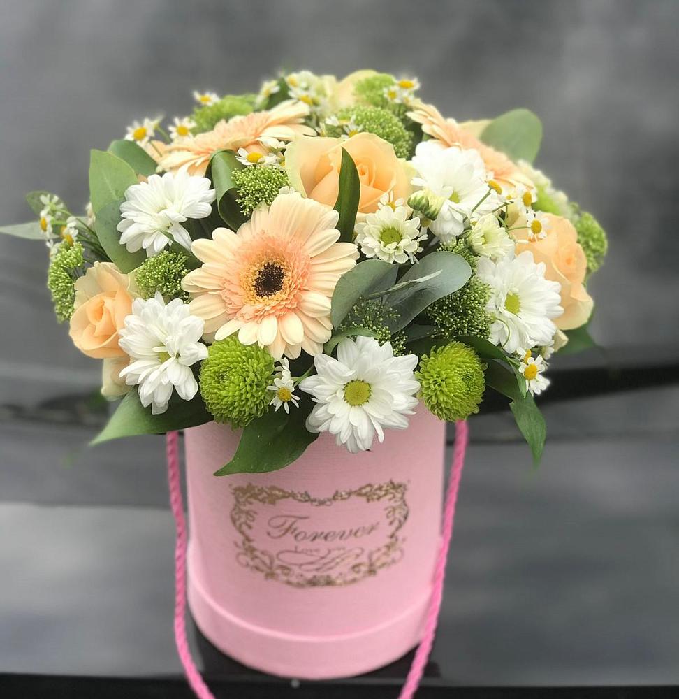 Цветочная композиция из Розы, Герберы и Хризантемы в шляпной коробке в Ботово